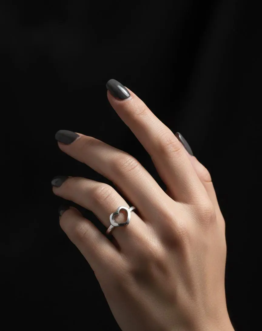 Vista de Anillo Personalizado Corazón Abierto Calado