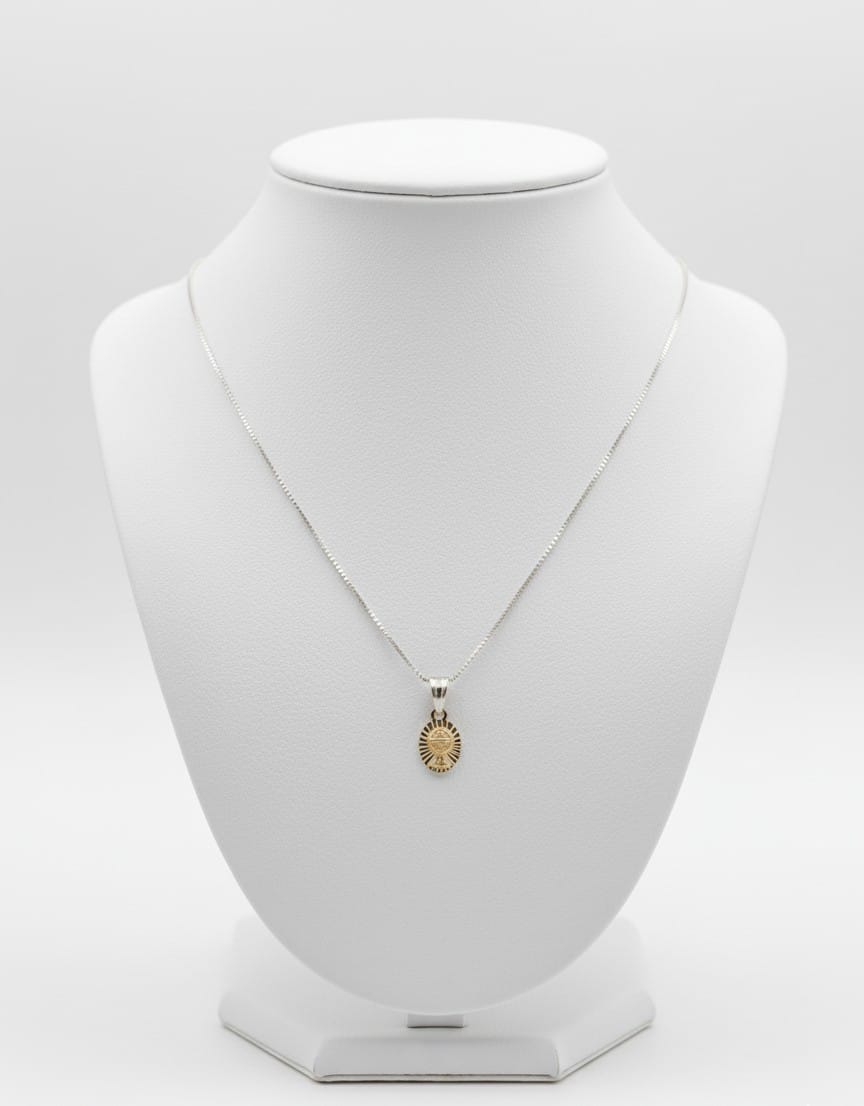 Vista de Cadena tipo caja con dije de cáliz