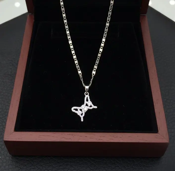 Vista de Cadena Plata con Dije Mariposa