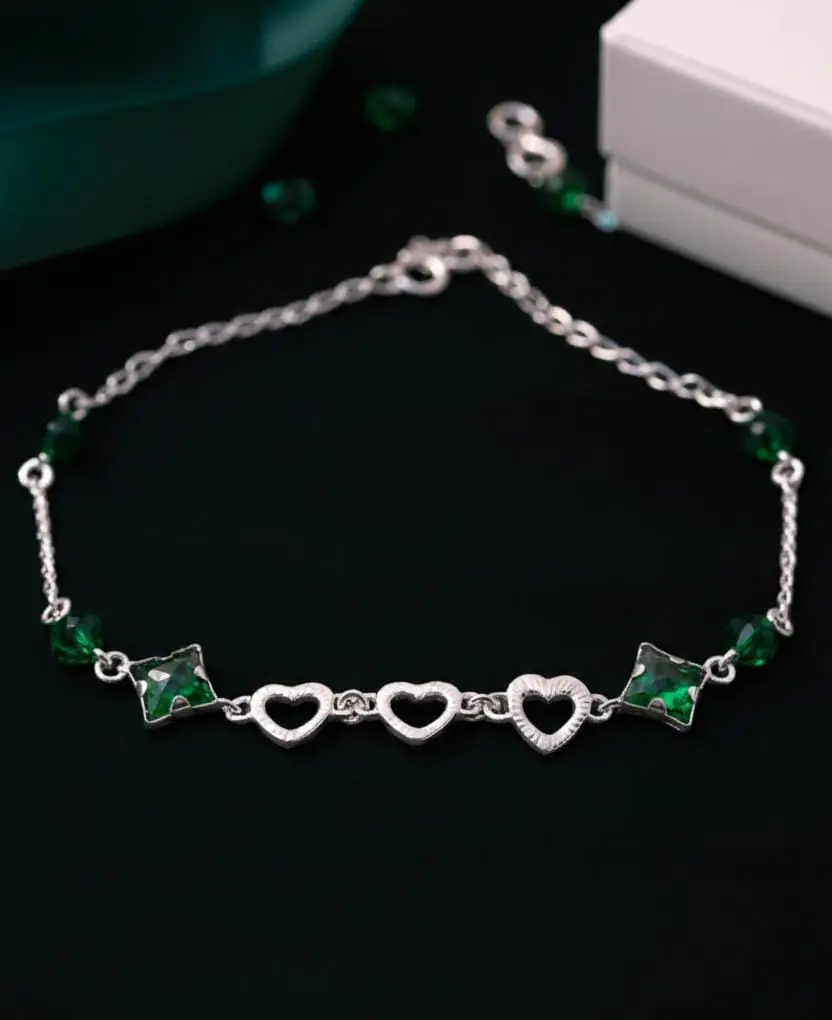 Manilla de Corazones con Piedras Verdes